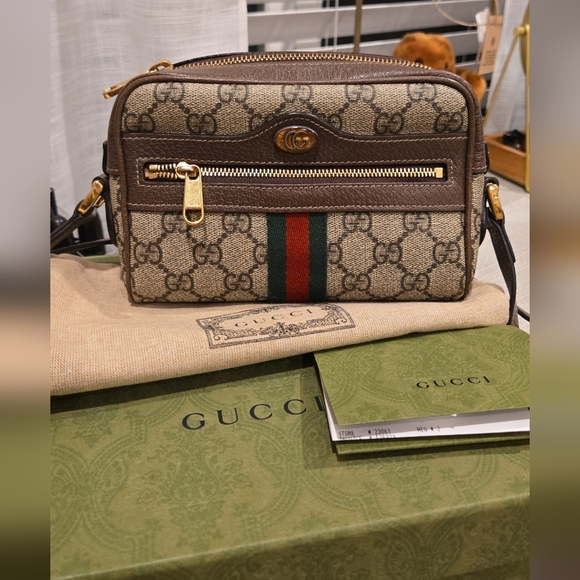 Authentic Gucci GG Supreme Monogram crossbody (small) - Picture 1 of 15